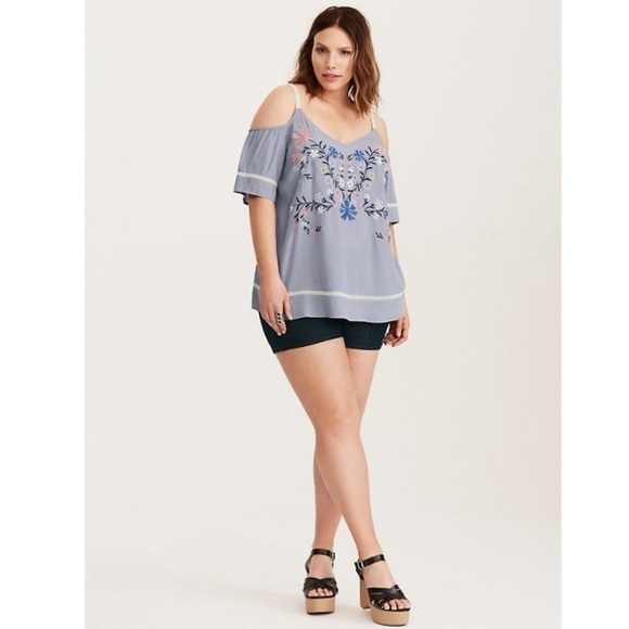 Torrid 0 EMBROIDERED LACE INSET COLD SHOULDER TOP - Picture 2 of 9